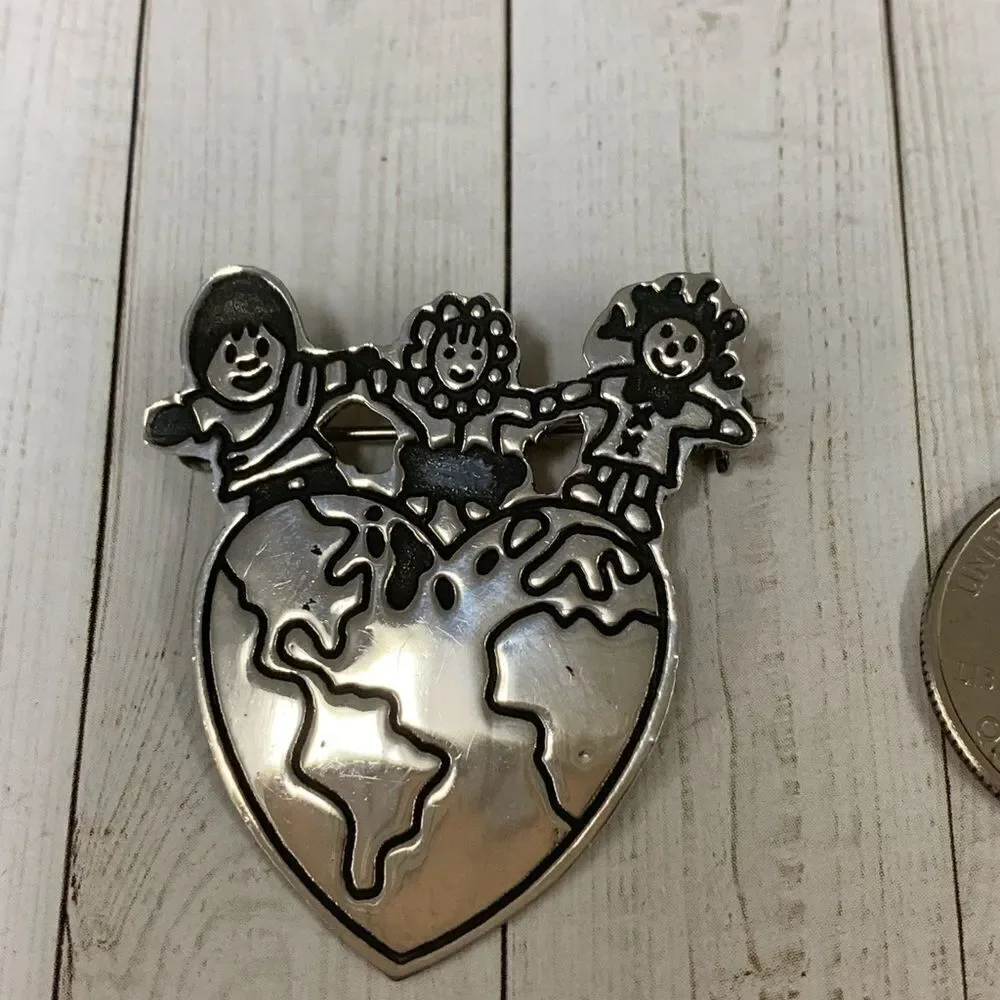 ‎Mexican Sterling Silver Heart Kids Globe Brooch
